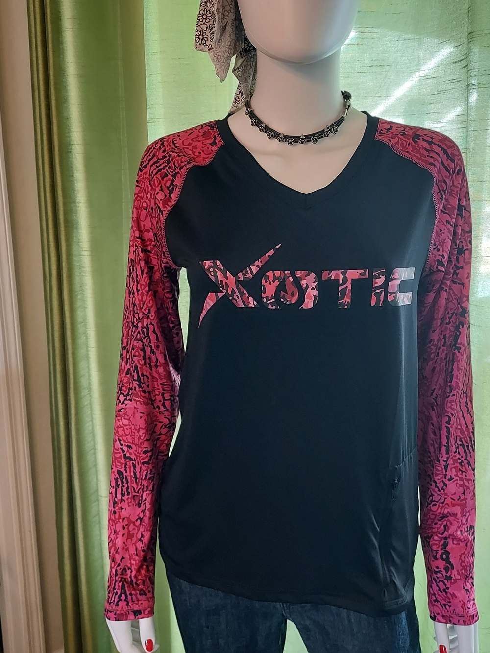 Women's Black & Pink Long Sleeve Performance Bike V-Neck Top w Zip Pocket. Sz. S